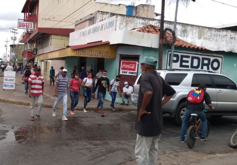 [:es]Decreto suspende actos masivos, celebraciones litúrgicas  y procesiones en las calles[:]