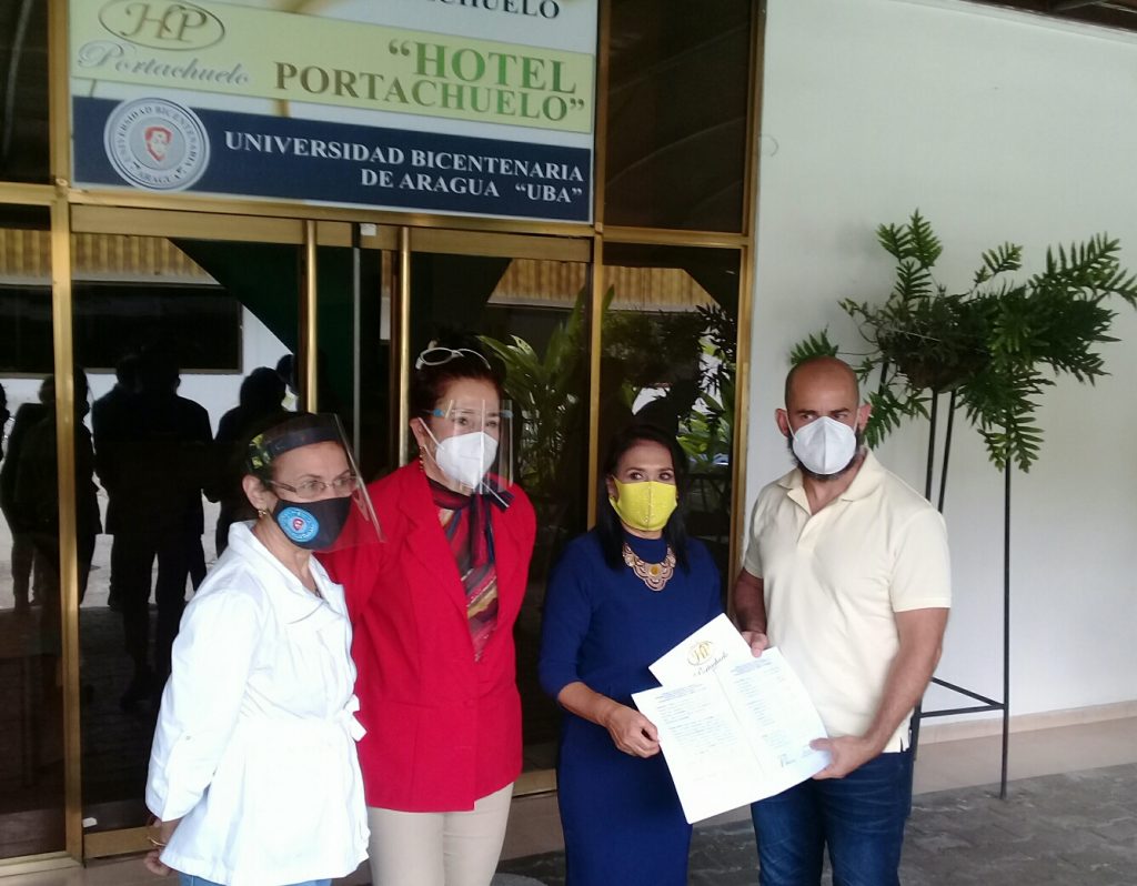 Autoridades de la UBA y del Hotel Portachuelo oficializan la Academia de Gastronomía en San Juan de los Morros.