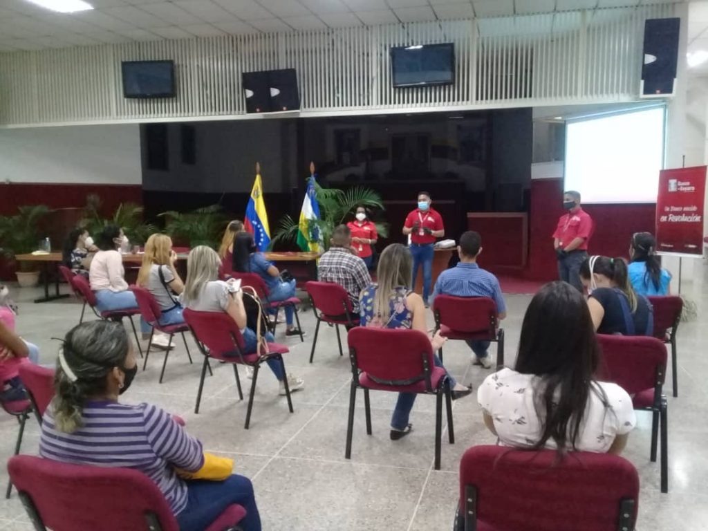 Equipo del Banco del Tesoro ofreció asesoramiento a un grupo de emprendedores de San Juan de los Morros.