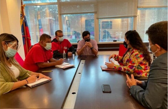 [:es]Simple TV en la mira, por quejas de Usuarios[:]