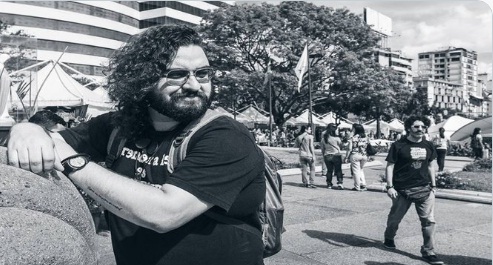 [:es]Escritor venezolano acusado de abuso sexual se suicidó[:]