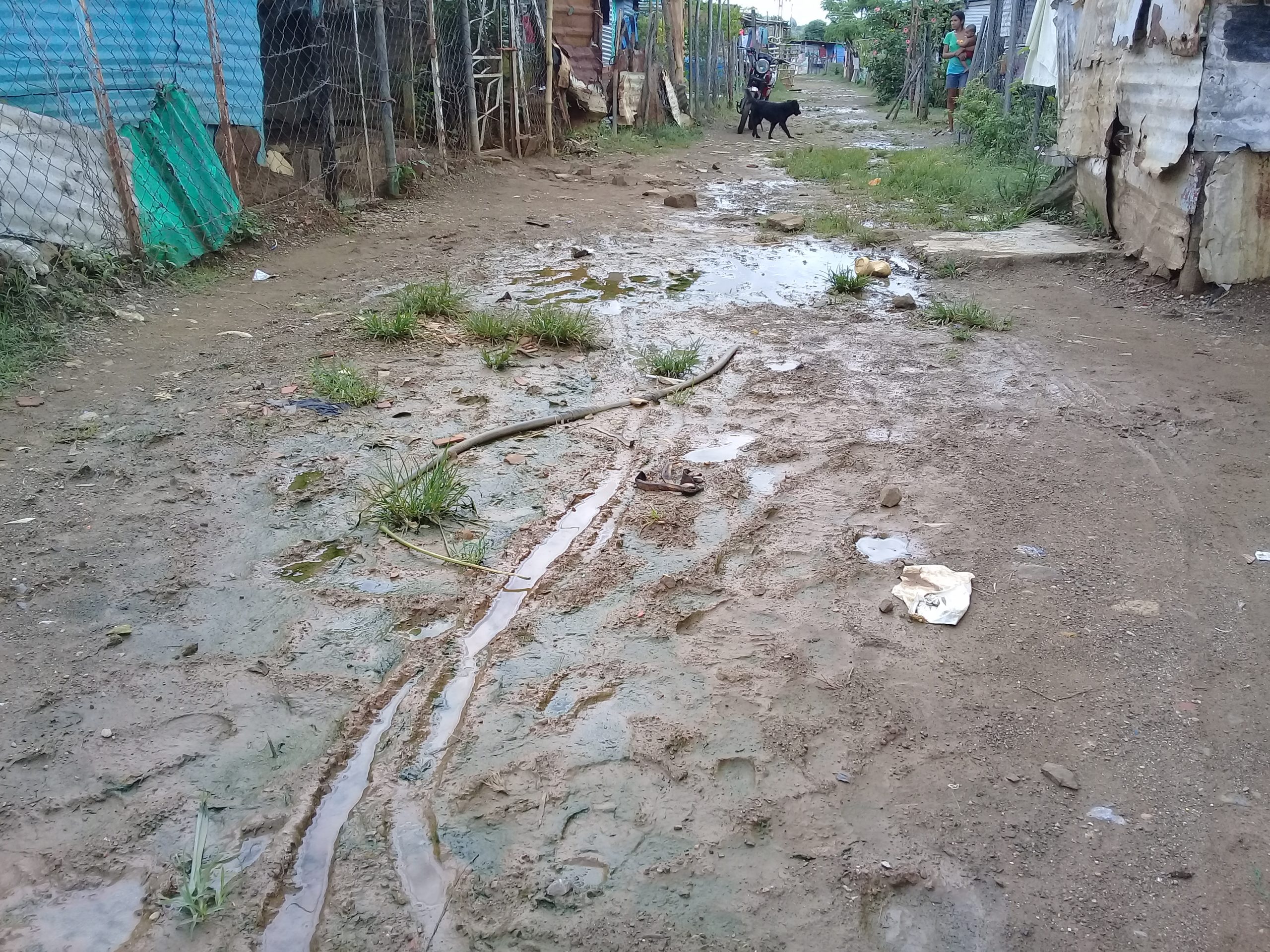 [:es]Lluvias inundan casas de Tierra de Dios en San Juan[:]