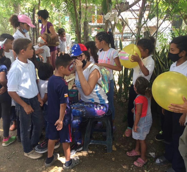 [:es]Grupo de jóvenes roscianos realizó jornada social en comunidad de Vista Hermosa[:]