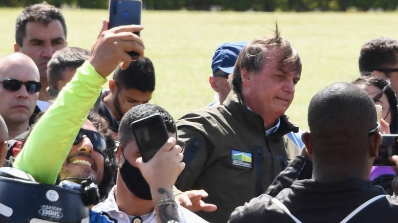 [:es]Bolsonaro deportará miembros del cuerpo diplomático venezolano en Brasil[:]