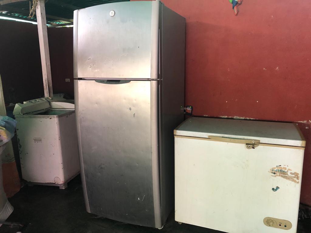 [:es]Bajones de luz causan daños de artefactos eléctricos en comunidad el Mahomo[:]