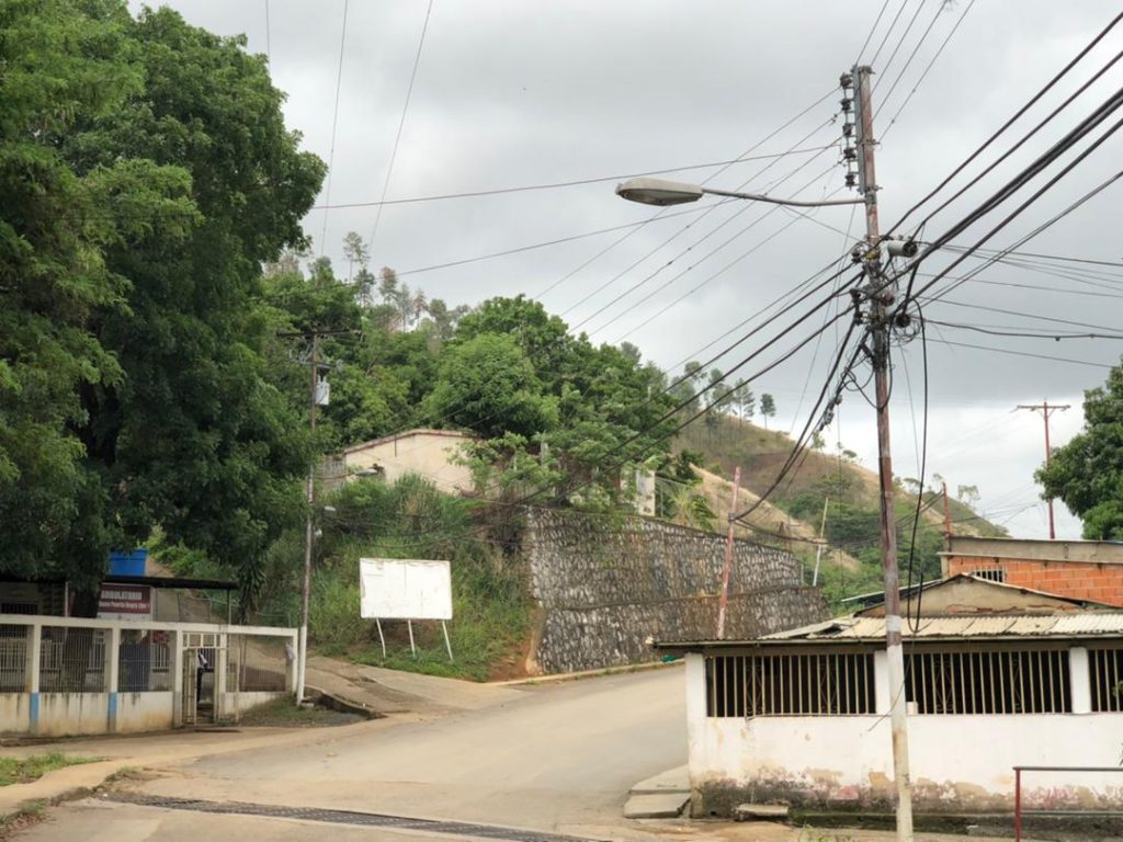 Las lluvias de este martes dejaron sin electricidad a Puerta Negra y Brisas del Valle, en San Juan de los Morros.