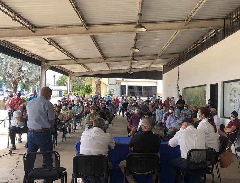 [:es]Productores de queso se reunieron para acordar el precio del producto[:]