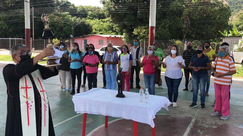 [:es]Relicario del beato José Gregorio Hernández recorre comunidades de San Juan[:]