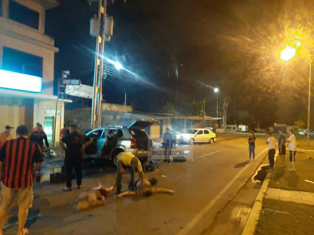 Tres personas murieron en el acto.