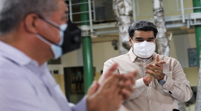 [:es]Maduro: En octubre se iniciarán clases presenciales[:]