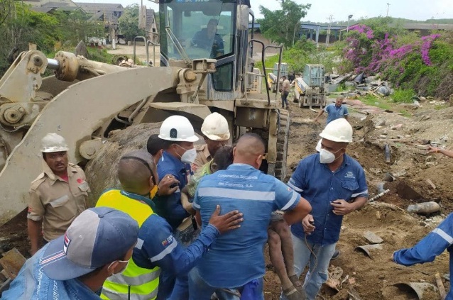 [:es]Accidente en fabrica de cemento deja un niño muerto y otro herido[:]