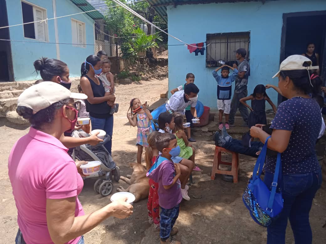 [:es]Iglesia Primicia compartió sopa solidaria con 76 familias en comunidad de San Juan[:]