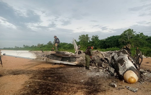 [:es]GNB localiza narcoavioneta calcinada en el Zulia[:]