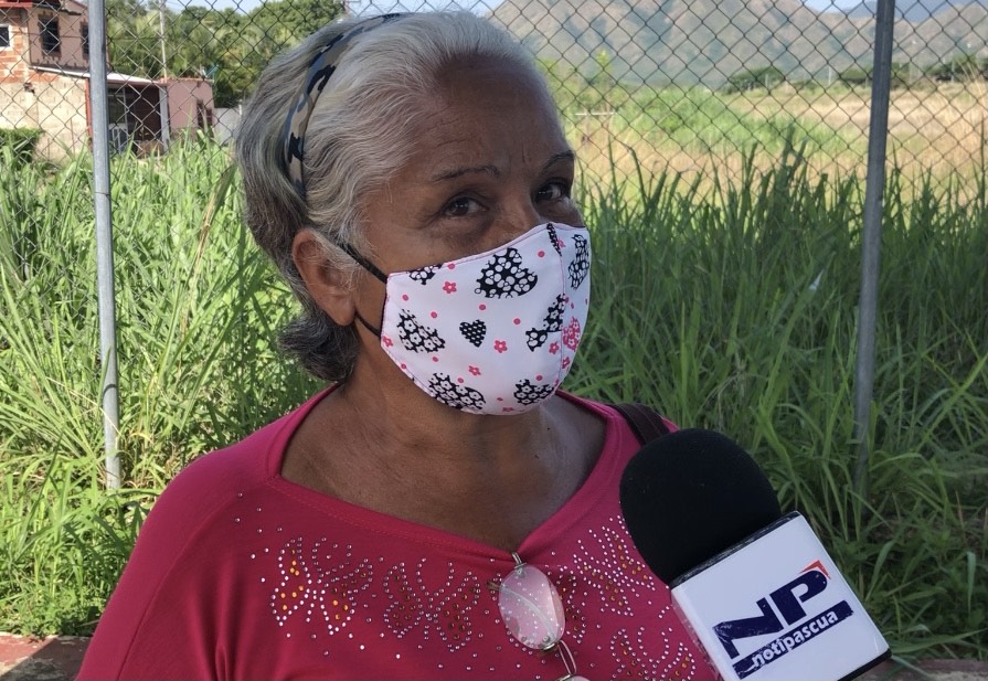 Carmen Tovar: "Es doloroso ver esta cancha abandonada, rodeada de monte"