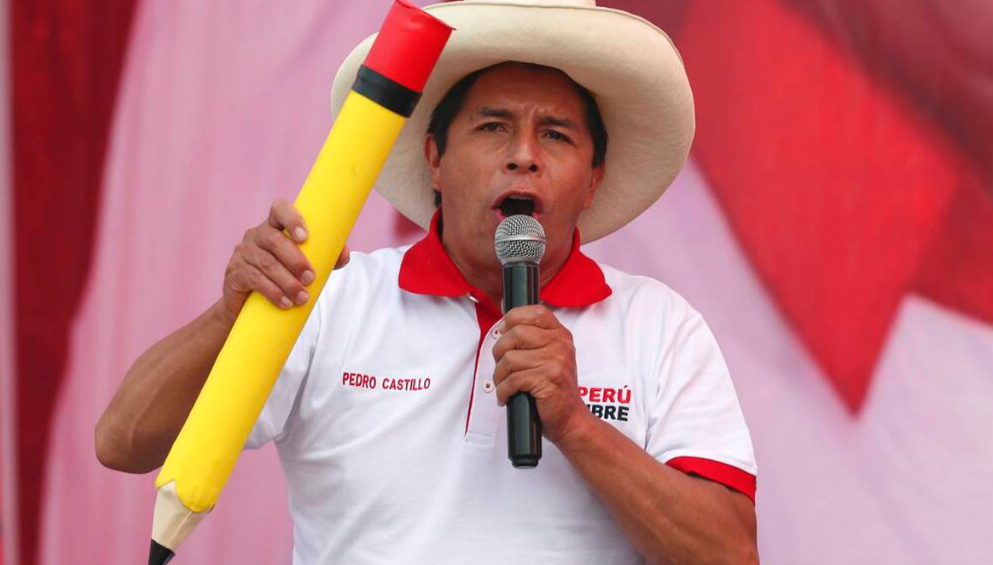 [:es]Perú: Pedro Castillo lidera elecciones presidenciales con 100% de votos escrutados[:]