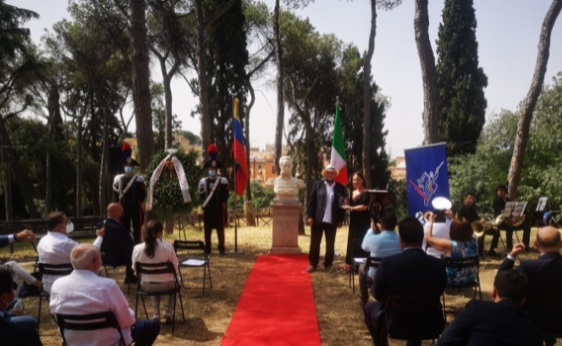 [:es]Develado Busto de Simón Bolívar restaurado en Monte Sacro[:]