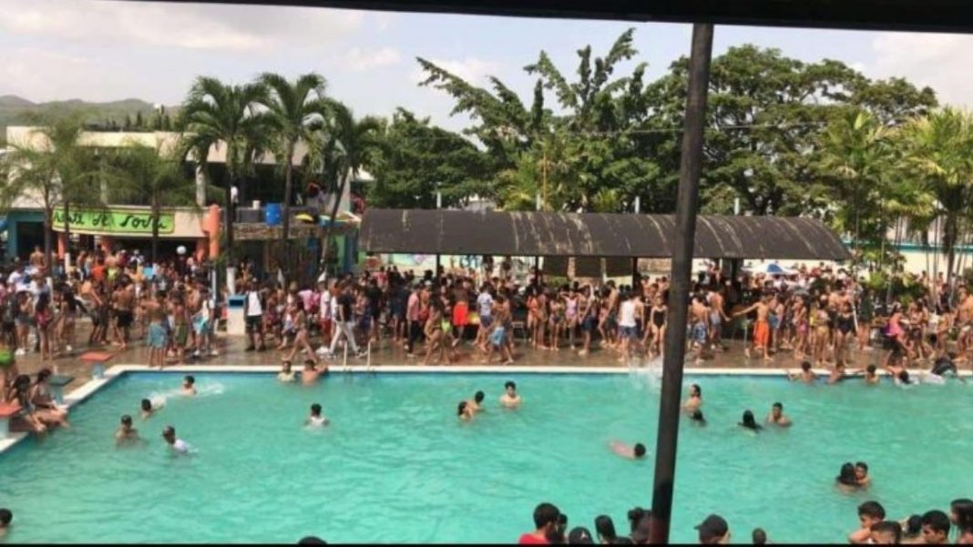 [:es]Corona Party sin medidas de bioseguridad celebraron jóvenes valencianos[:]