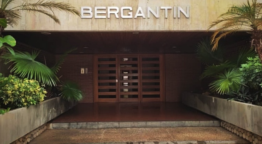 [:es]Asesinados dos hombres dentro de su apartamento[:]