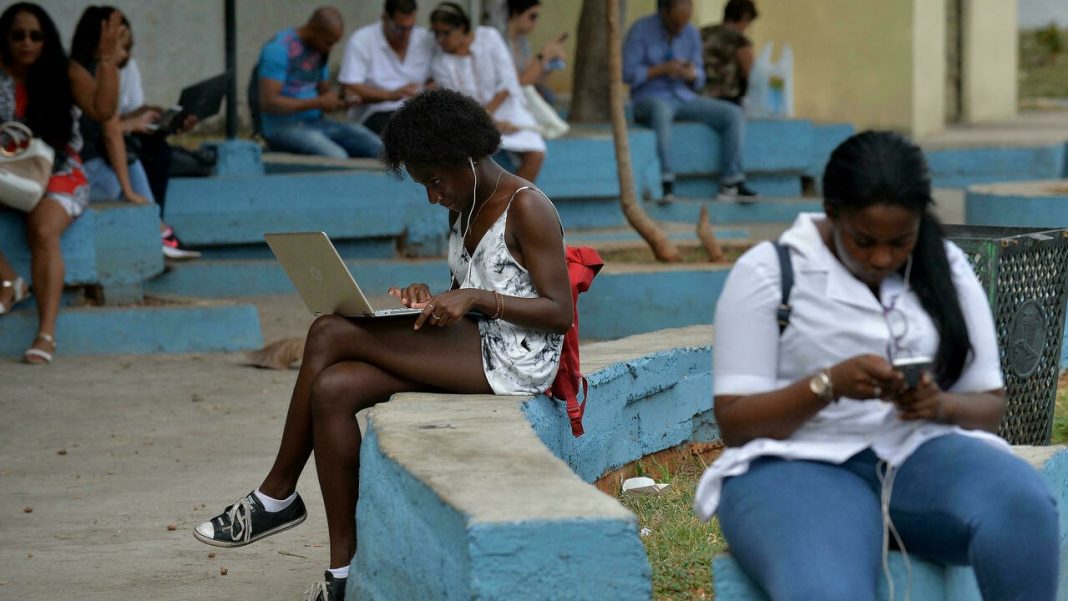[:es]Restituyen internet en Cuba sin acceso a redes sociales[:]