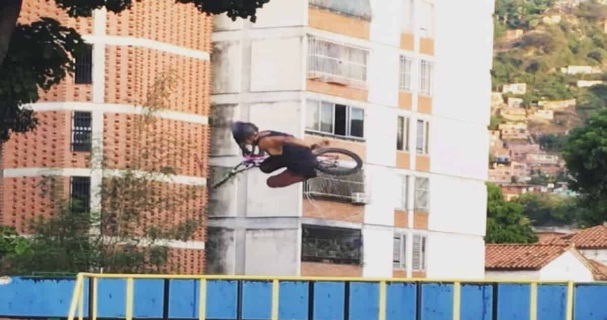 [:es]Ciclista de la delegación venezolana fue robado en Villa Olímpica de Tokio[:]