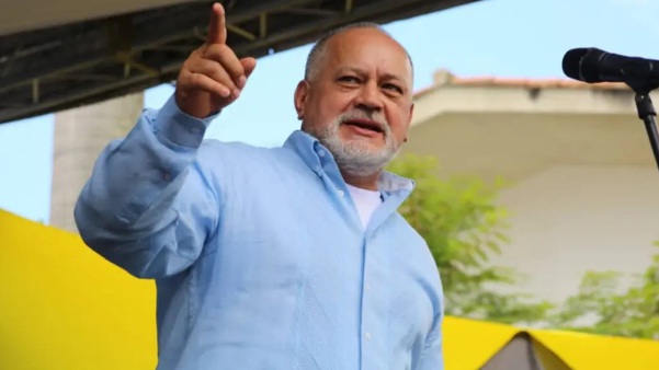 [:es]Twitter suspendió la cuenta de «Con el mazo dando»[:]