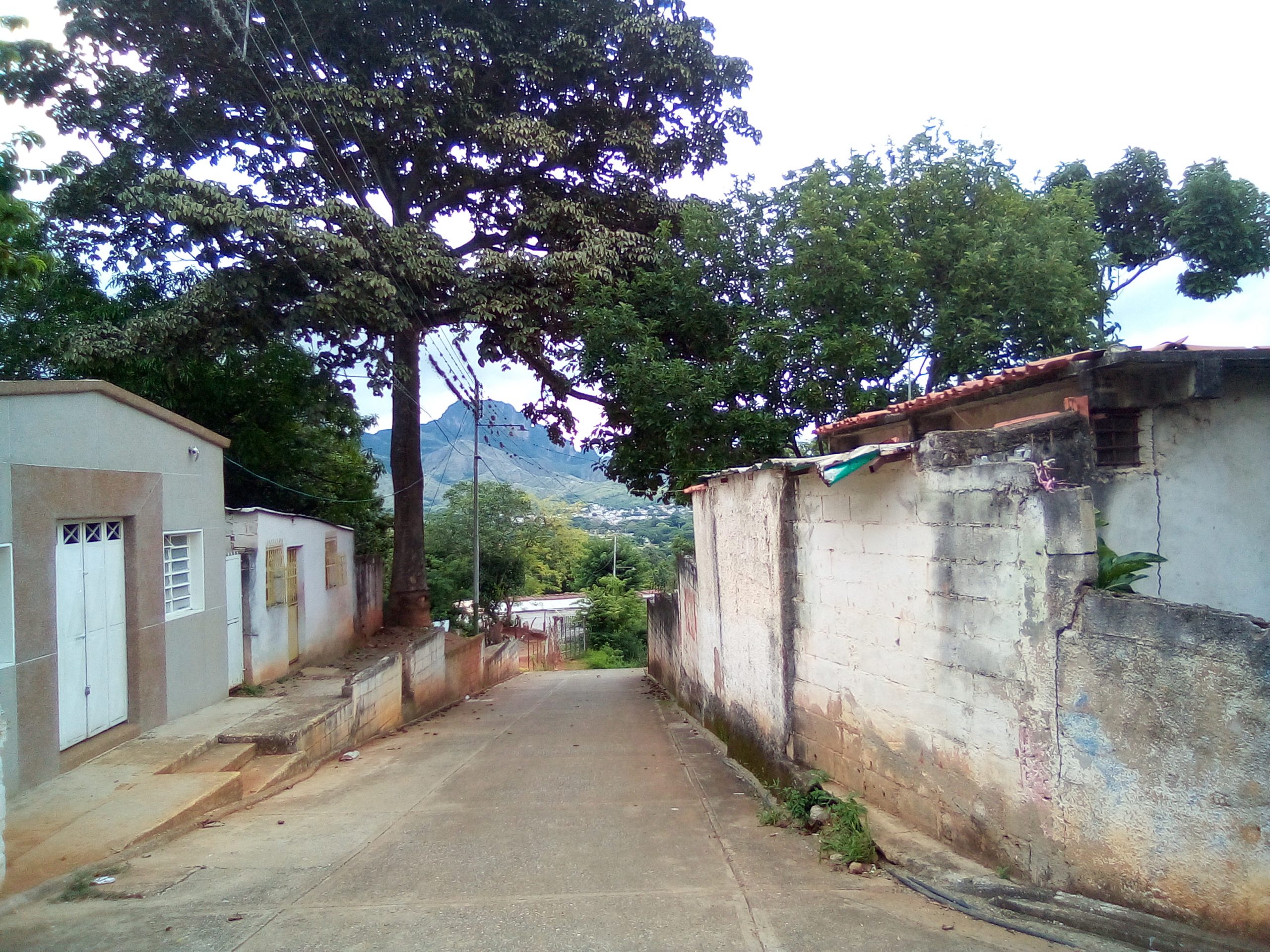 [:es]Fiestas de apagones se registra a diario en la comunidad Puerta Negra de San Juan de los Morros[:]