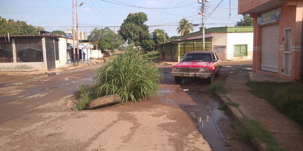 Calles que no les hacen un cariñito hace años. 