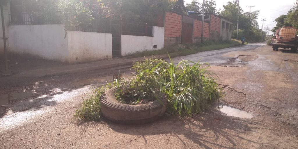 Cloacas desbordadas en casi todo el tramo. 