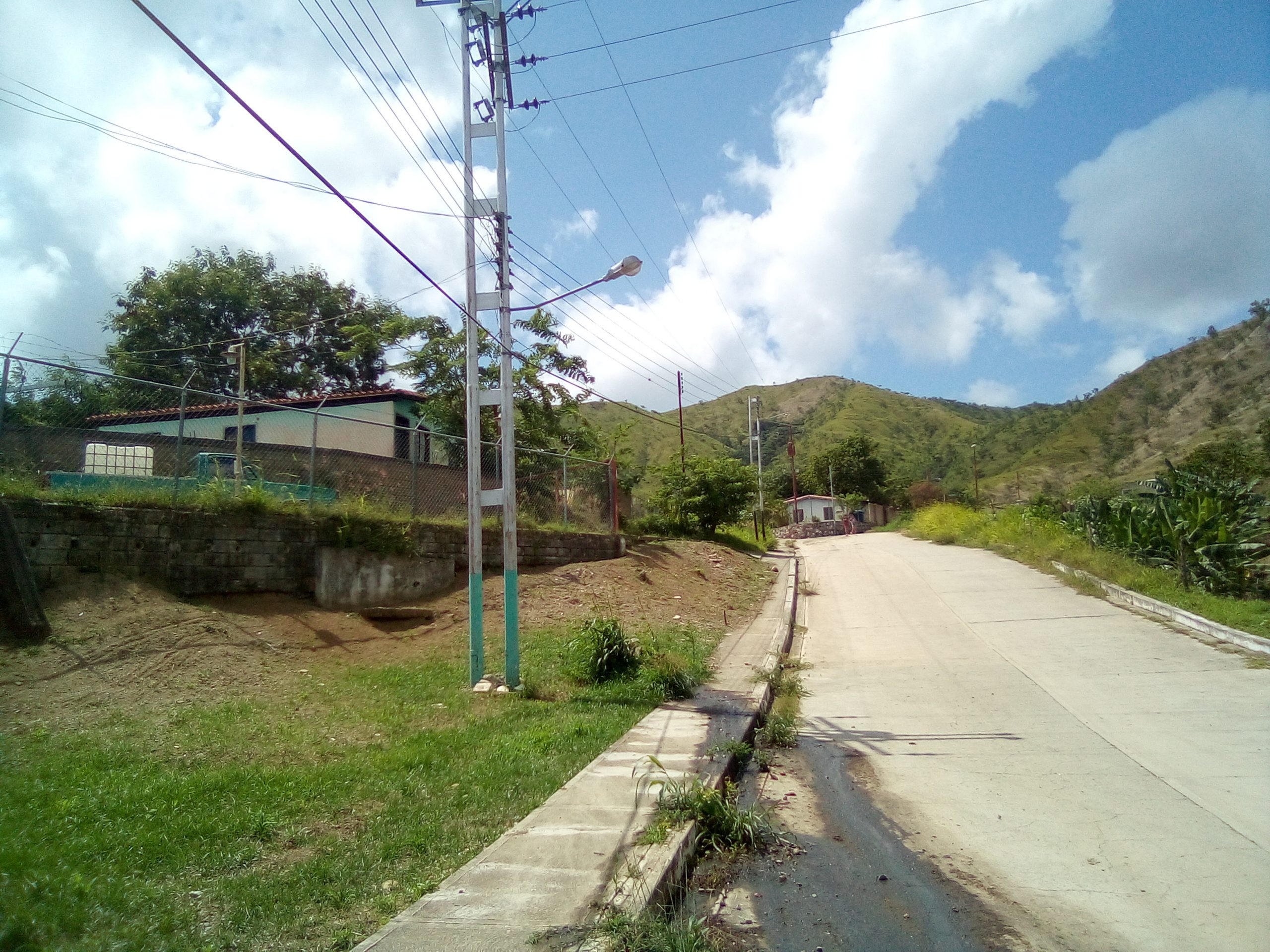 [:es]Aguas negras corren libremente por calles de la Ceiba de la capital sanjuanera[:]