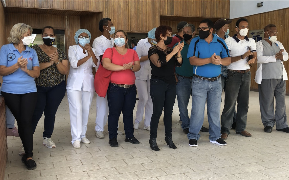 [:es]Trabajadores de salud protestan para exigir pago de bonos y retroactivos[:]