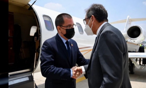 [:es]Canciller Jorge Arreaza llega a Mexico para participar en Cumbre de la CELAC[:]