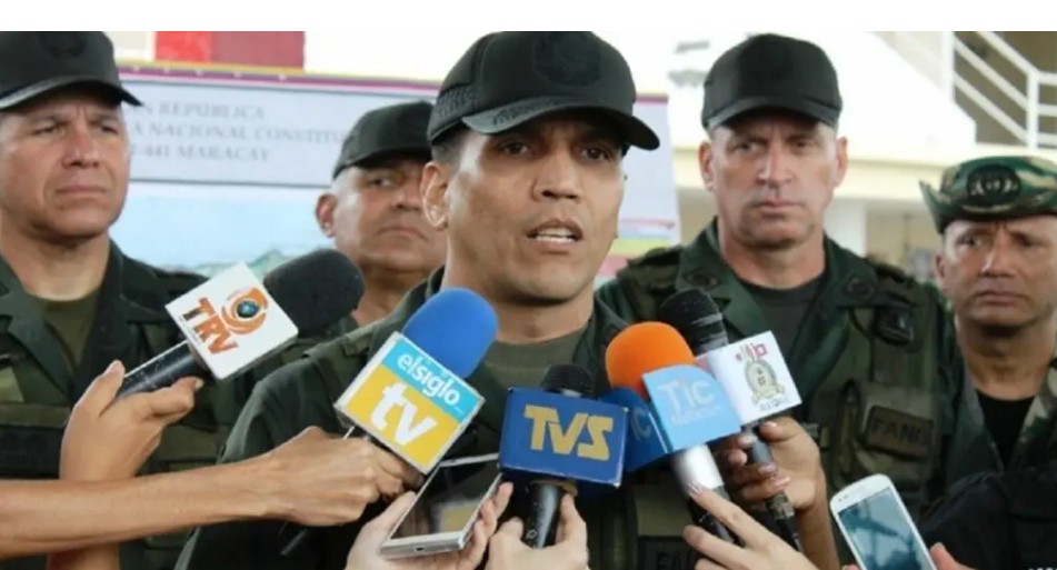 [:es]Maduro nombra nuevo Jefe del CEOFANB a Domingo Hernández Lárez[:]