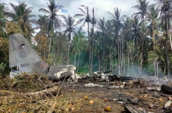 [:es]Registran 45 muertos al sinistrarse avión de la Fuerza Aérea filipina [:]