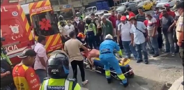 [:es]Muere venezolano en Ecuador al caer de un tercer piso[:]