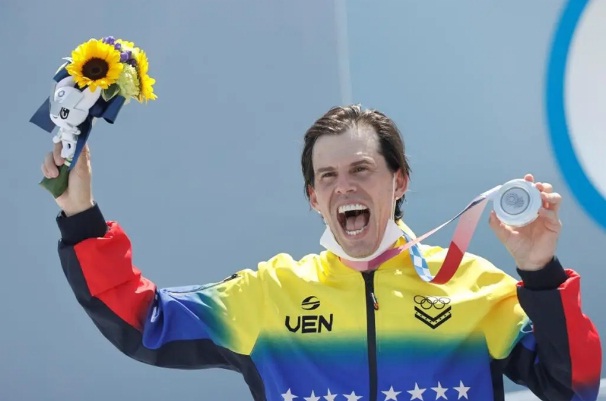 [:es]Medallista Daniel Dhers conversó en el presidente Nicolás Maduro[:]