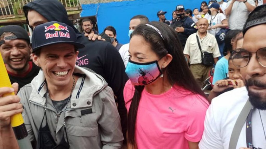 [:es]Daniel Dhers y Robeilys Peinado visitaron la Cota 905[:]