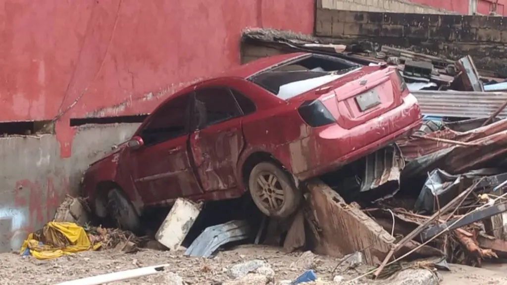 [:es]Fuertes lluvias dejan 13 fallecidos en Mérida[:]