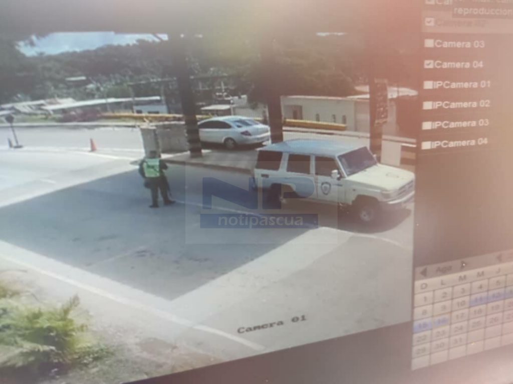 En esta camioneta Toyota trasladaban el material estratégico.