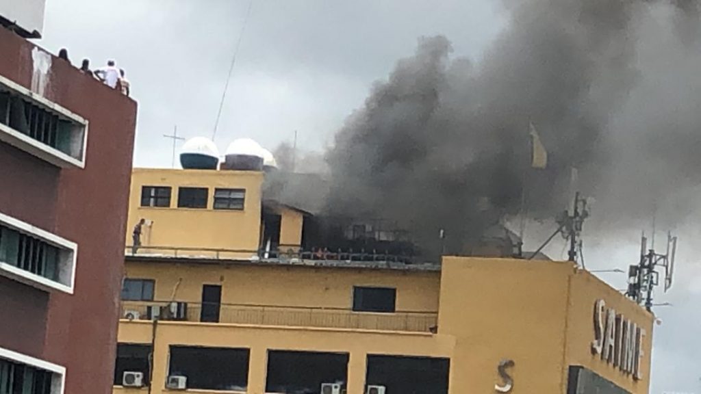 Incendio en la azotea de la sede Principal del Saime