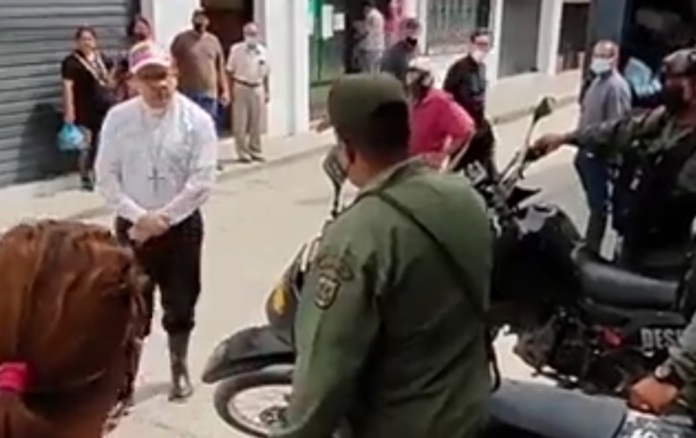 [:es]Obispo de Mérida enfrentó a GNB por impedir paso de ayuda humanitaria[:]