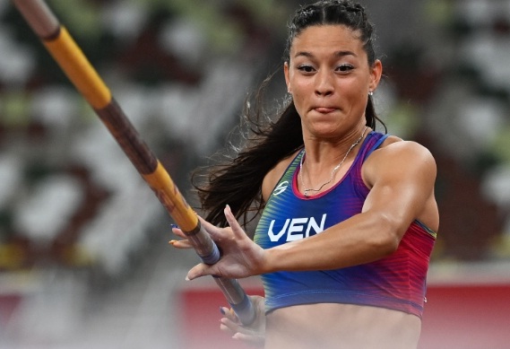 [:es]Robeilys Peinado clasificó a la final del Salto con Garrocha en Tokio 2020[:]