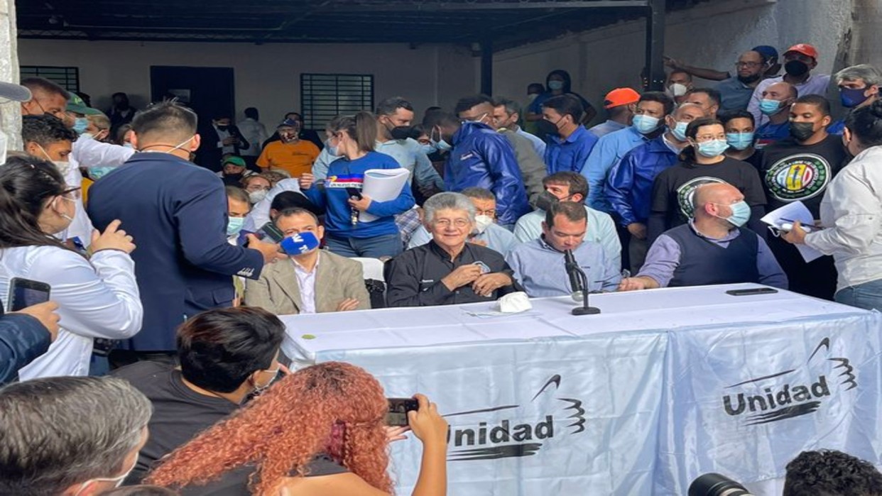 [:es]Plataforma unitaria participará en elecciones del 21-Nov[:]