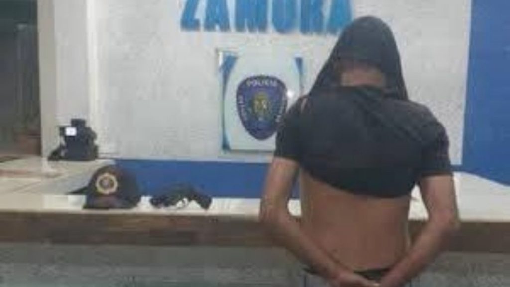 [:es]Mató a su hija de un disparo en la cabeza por salir con unas amigas[:]