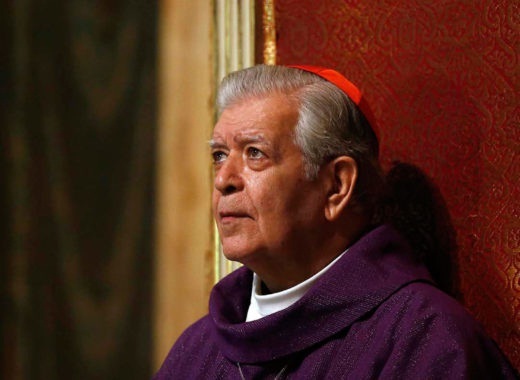 [:es]Cardenal Urosa solicitó recibir Santos Sacramentos [:]