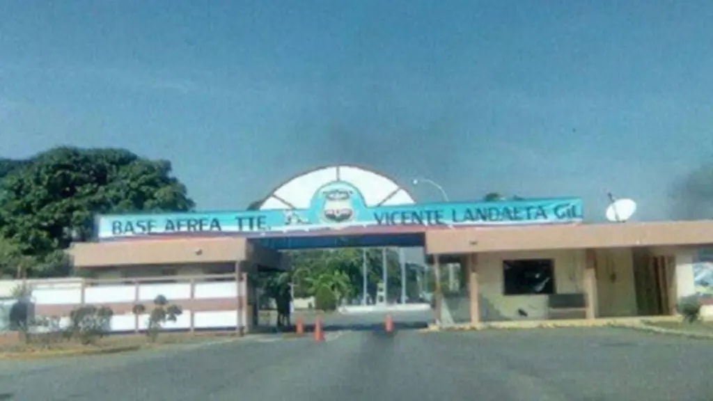 [:es]Delincuentes ingresaron a base militar en Lara y robaron armamento[:]