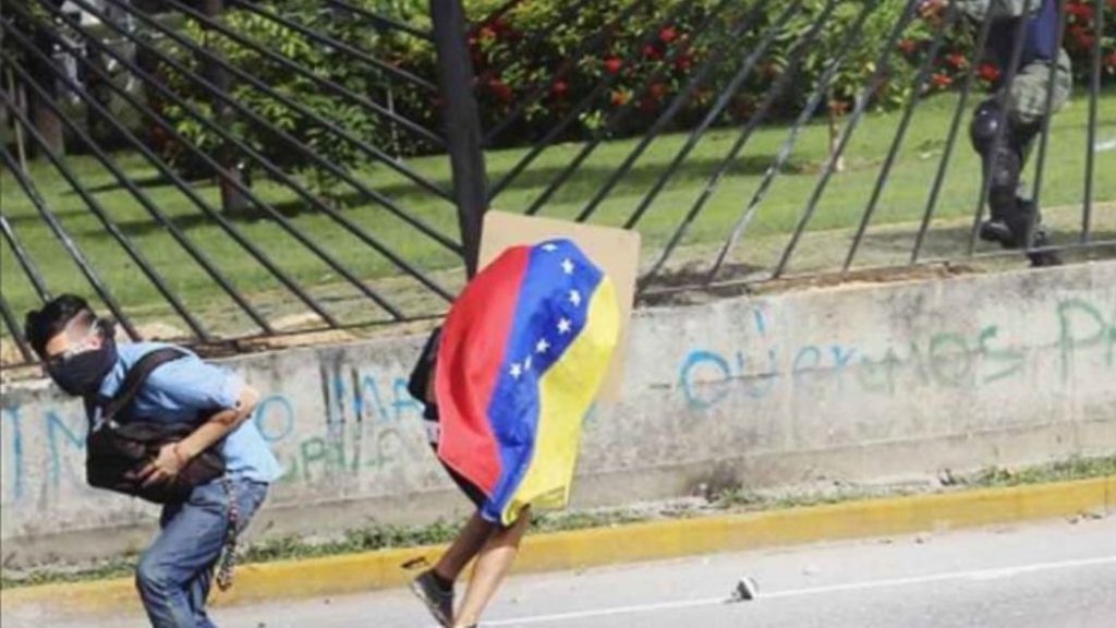 [:es]Condenado a 23 años de carcel militar acusado de la muerte de David Vallenilla[:]