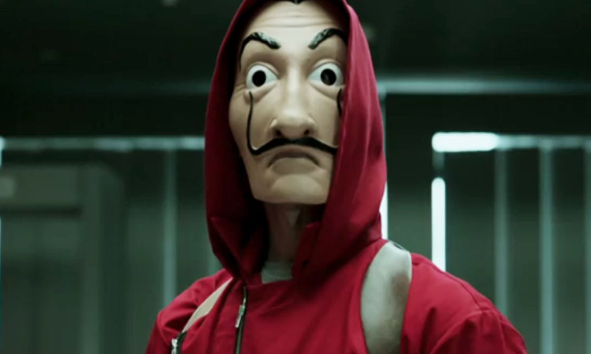 [:es]Insólito: Atracó una empresa disfrazada como un personaje de la Casa de Papel[:]