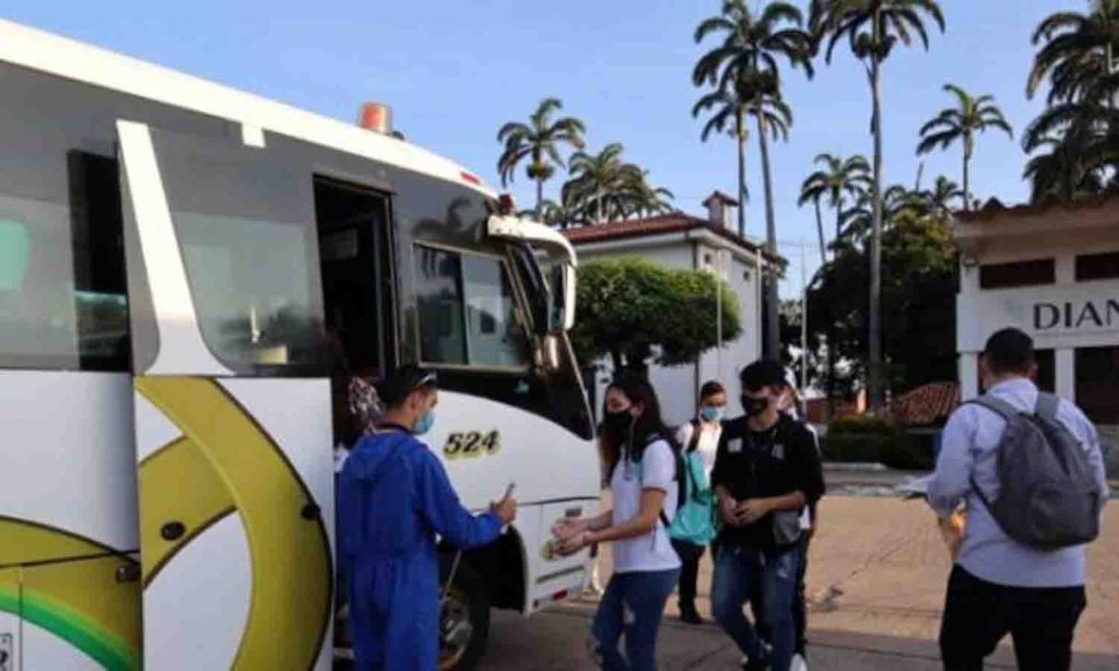 Los estudiantes contarán con transporte para llevarlos a la escuela