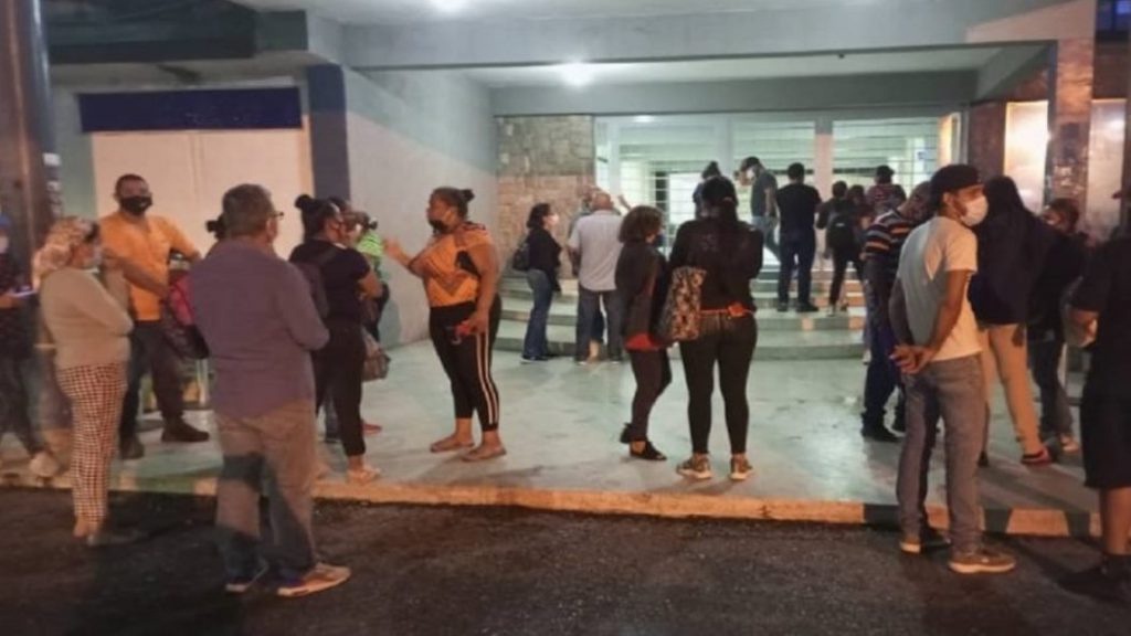 [:es]Denuncian negligencia en Hospital del IVSS en Maracay por muerte de pacientes[:]