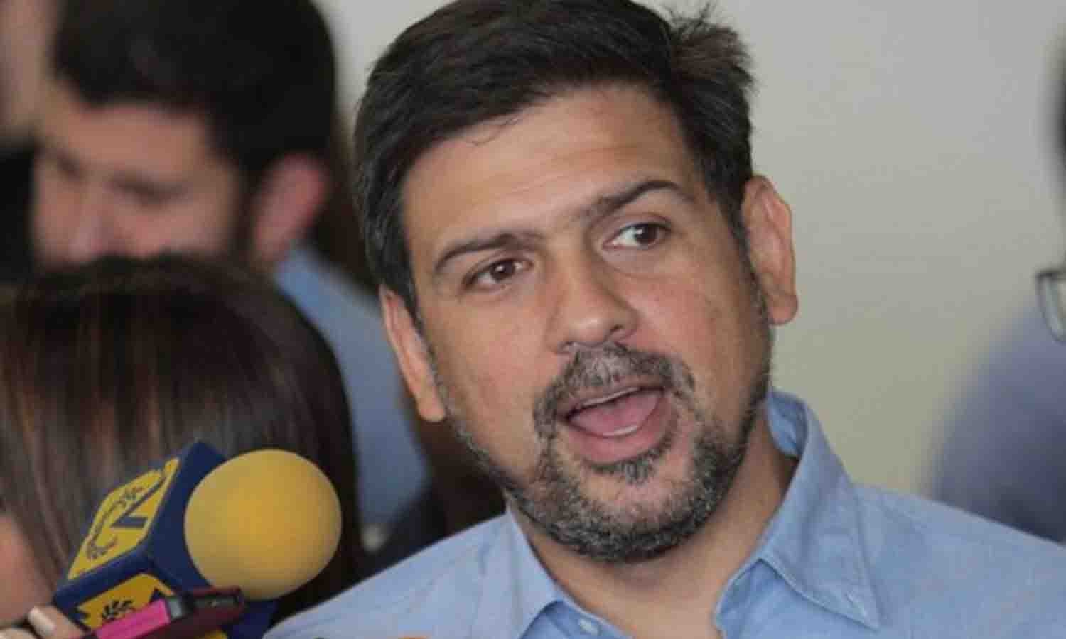 [:es]Carlos Oscaríz declina su candidatura a la gobernación de Miranda[:]